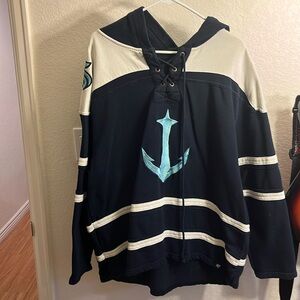 ‘47 Seattle Kraken cropped laced hoodie with Space Needle anchor decal (rare)